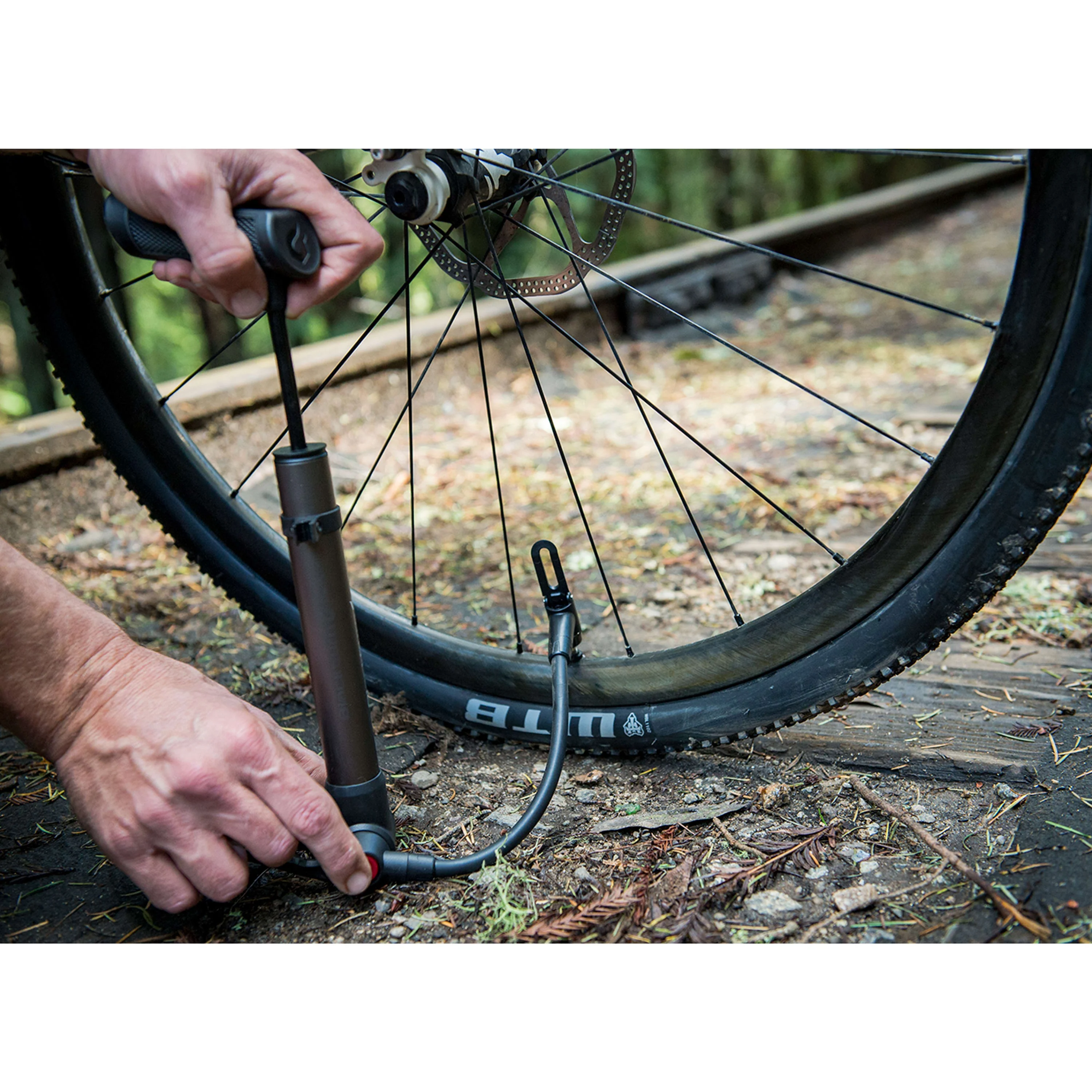 Blackburn Mammoth Flip Mini Pump - Bronze - Image 4